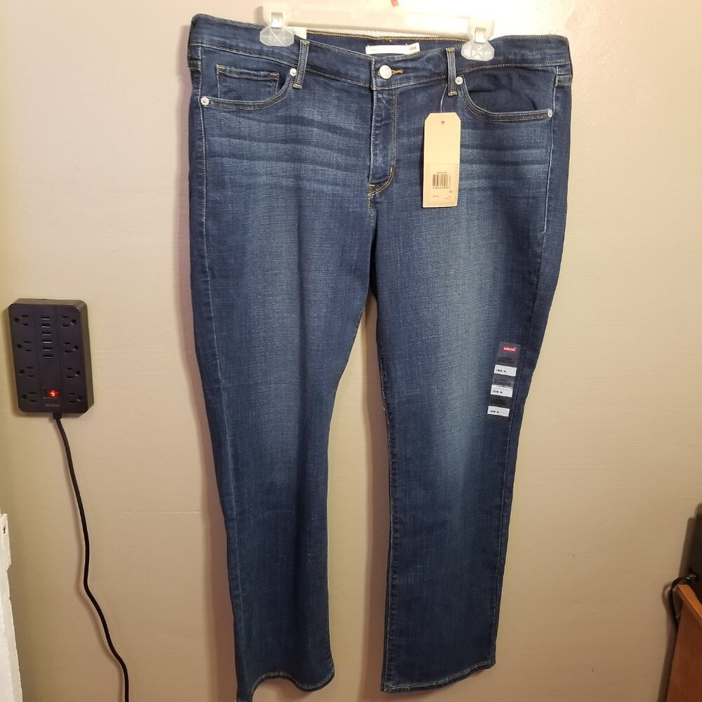 NEW Levi Women's Classic Straight Mid Rise Dark Wash Jeans, 18W - Picture 3 of 9
